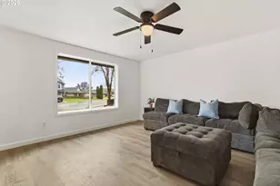 1010 SE 3rd Ave, Battle Ground, WA 98604 - Photo 6