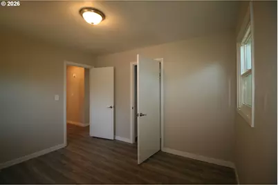 2049 SE 157th Ave, Portland, OR 97233 - Photo 8