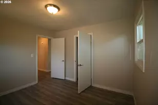 2049 SE 157th Ave, Portland, OR 97233 - Photo 8