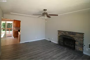 2049 SE 157th Ave, Portland, OR 97233 - Photo 6