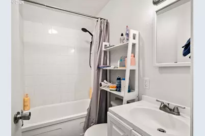 9004 N Mohawk Ave, Portland, OR 97203 - Photo 16