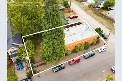 9004 N Mohawk Ave, Portland, OR 97203 - Photo 22