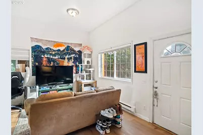 9004 N Mohawk Ave, Portland, OR 97203 - Photo 8