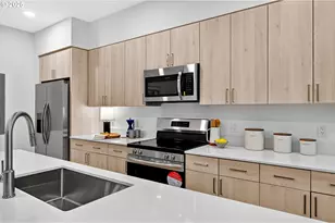 7240 NE Going St, Portland, OR 97218 - Photo 10