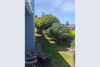 1116 7th St, Florence, OR 97439 - Photo 14