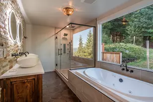 250 Mountain Dr, Roseburg, OR 97471 - Photo 16