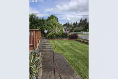 3330 Chester St, North Bend, OR 97459 - Photo 2