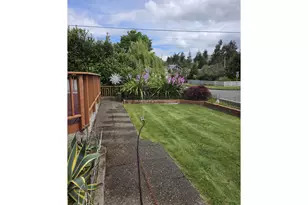3330 Chester St, North Bend, OR 97459 - Photo 2