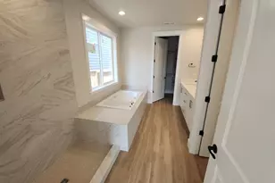 657 Magnolia Ave, Woodburn, OR 97071 - Photo 10