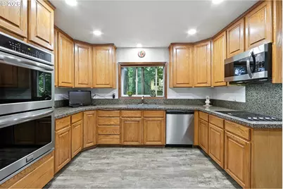 9838 SE Clatsop St, Portland, OR 97266 - Photo 22
