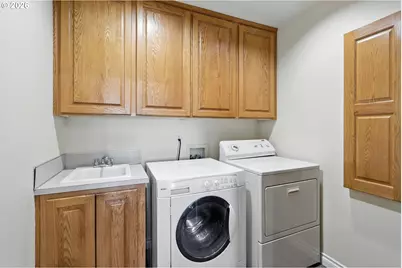 9838 SE Clatsop St, Portland, OR 97266 - Photo 24