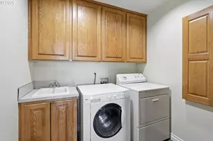 9838 SE Clatsop St, Portland, OR 97266 - Photo 24