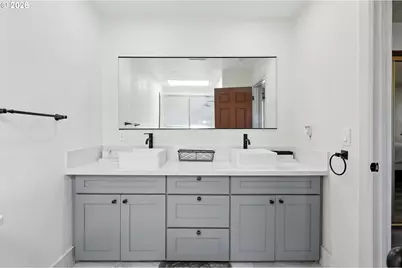 9838 SE Clatsop St, Portland, OR 97266 - Photo 32