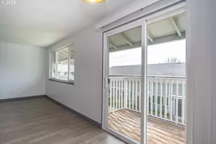 885 NE Sunset St, Roseburg, OR 97470 - Photo 18