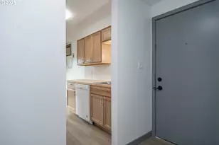 885 NE Sunset St, Roseburg, OR 97470 - Photo 6