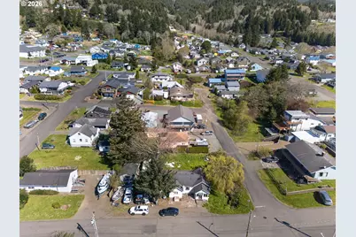 402 Acacia Ave, Garibaldi, OR 97118 - Photo 12