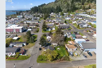 402 Acacia Ave, Garibaldi, OR 97118 - Photo 16