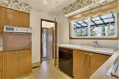 321 NE 108th Pl, Portland, OR 97220 - Photo 16