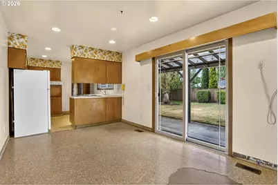 321 NE 108th Pl, Portland, OR 97220 - Photo 14
