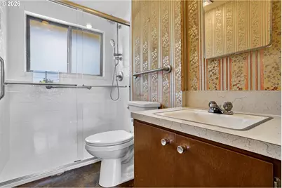 321 NE 108th Pl, Portland, OR 97220 - Photo 24