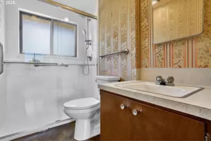 321 NE 108th Pl, Portland, OR 97220 - Photo 24