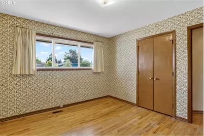 321 NE 108th Pl, Portland, OR 97220 - Photo 26