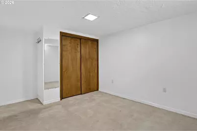 321 NE 108th Pl, Portland, OR 97220 - Photo 38