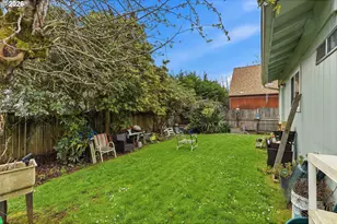 1035 W 11th St, Coquille, OR 97423 - Photo 36