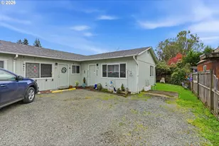 1035 W 11th St, Coquille, OR 97423 - Photo 6