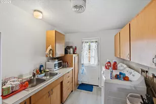 1035 W 11th St, Coquille, OR 97423 - Photo 18