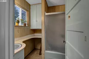 32253 Deberry Rd, Creswell, OR 97426 - Photo 16