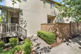 9259 SW Chopin Ln, Portland, OR 97225 - Photo 2