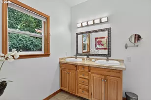 1663 5th St, Hood River, OR 97031 - Photo 32