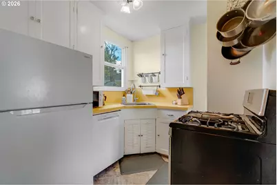 3556 NE 112th Ave, Portland, OR 97220 - Photo 8