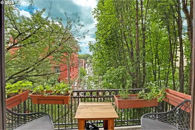 2141 NW Davis St #302, Portland, OR 97210 - Photo 4