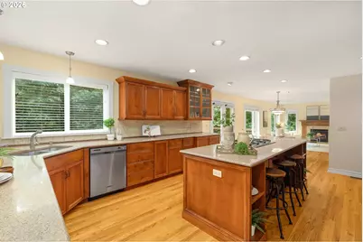 2636 SW 64th Pl, Portland, OR 97225 - Photo 4