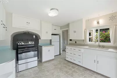 870 Hickory St NE, Salem, OR 97301 - Photo 8