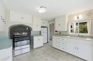 870 Hickory St NE, Salem, OR 97301 - Photo 8