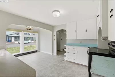 870 Hickory St NE, Salem, OR 97301 - Photo 12
