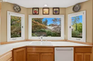 14590 SW Peachtree Dr, Portland, OR 97224 - Photo 10