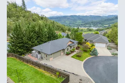 1695 NE Ruby Ct, Roseburg, OR 97470 - Photo 2