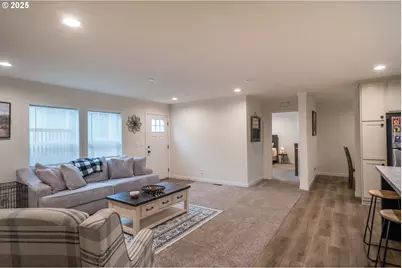 408 Whipple Ave, Drain, OR 97435 - Photo 4