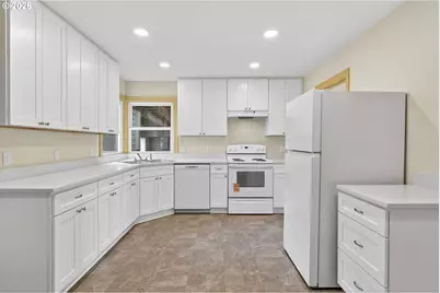 142 Holmes Ln, Oregon City, OR 97045 - Photo 16