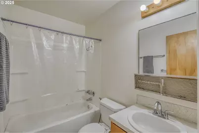 7537 N Heppner Ave, Portland, OR 97203 - Photo 12