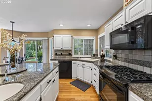 8670 SW Rogue Ln, Wilsonville, OR 97070 - Photo 16