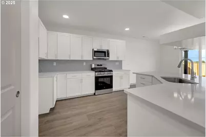 5645 Magnificence Way, Eugene, OR 97402 - Photo 8