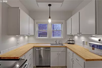 2127 NW Irving St, Portland, OR 97210 - Photo 14