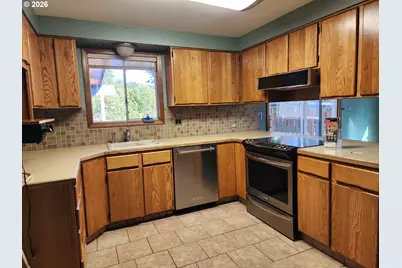 130 NE 12th Ave, Canby, OR 97013 - Photo 2