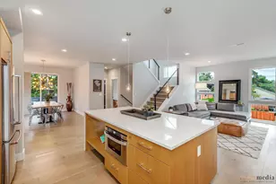 2021 SE Woodward St, Portland, OR 97202 - Photo 2