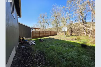 1660 NE Alameda Ave, Roseburg, OR 97470 - Photo 32